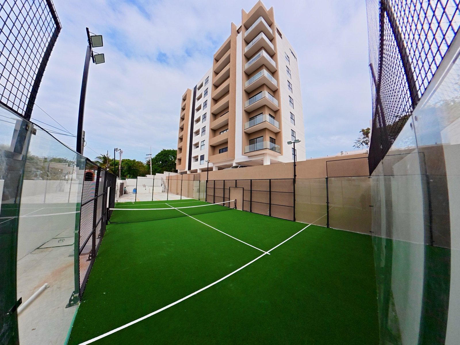 Cancha y Edificio Arca
